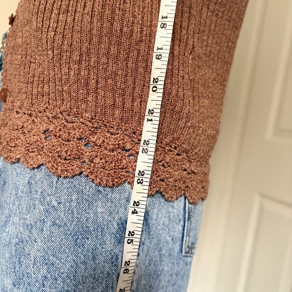 button-down blouse with details on the edges - Picture 5 of 14